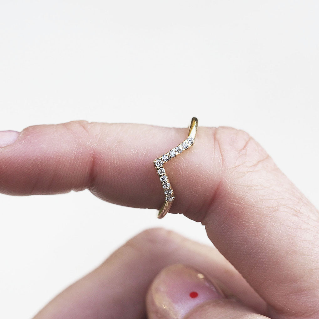 Chevron Thin Diamond Contour Band