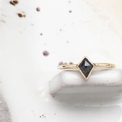 Kite Salt and Pepper Diamond Ring yellow Gold